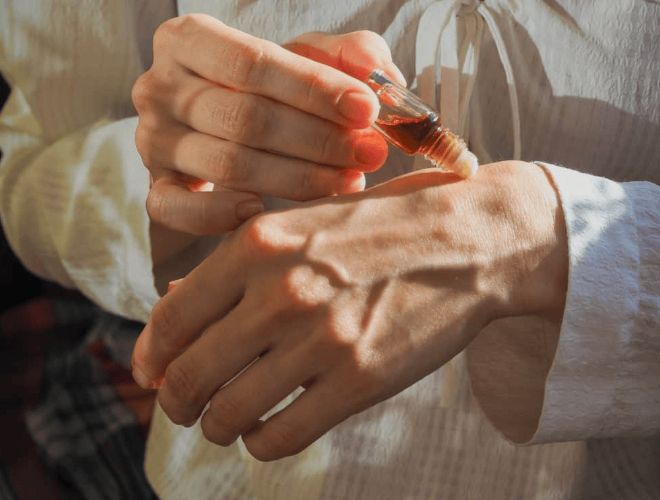 Cannabis oil concentrate is a pure extract from medical marijuana trims that offers diverse applications. 